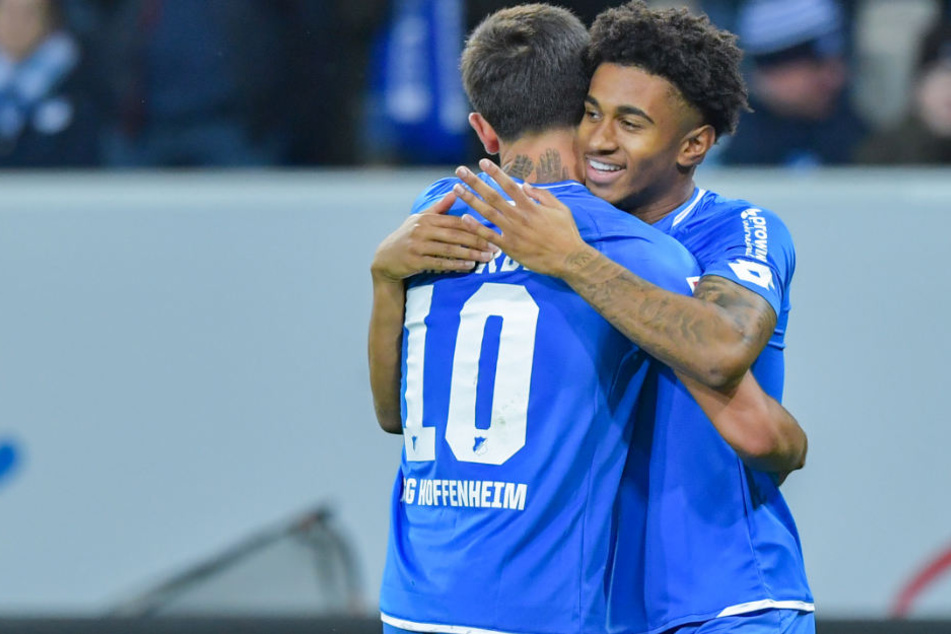 Die TSG Hoffenheim jubelt gegen den FC Augsburg.