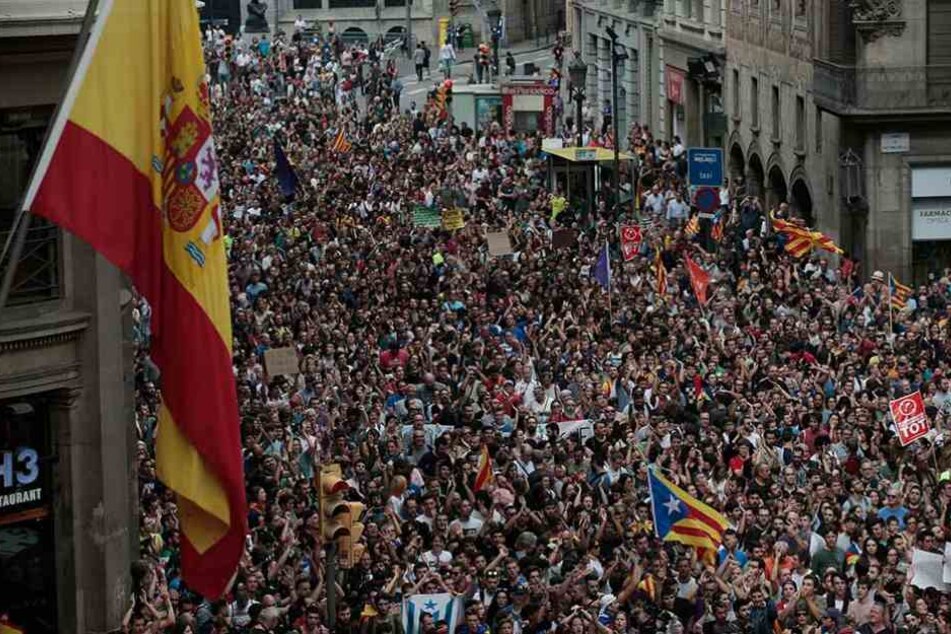 300.000 Menschen gingen am Dienstag in Barcelona auf die Straße.