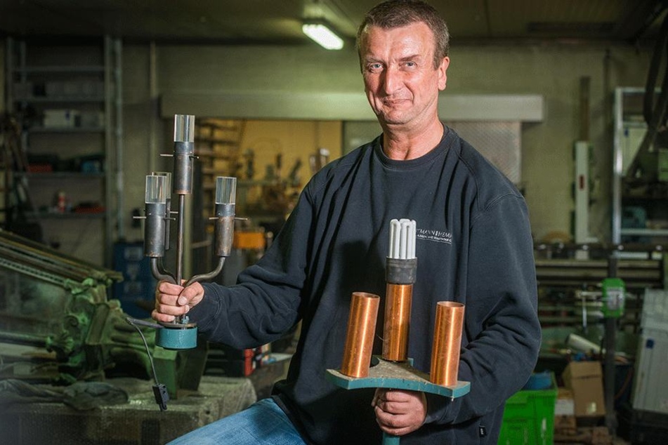 Die Energiesparlampen (rechts) haben ausgedient, werden mit modernen
LED-Lampen (links) ersetzt.