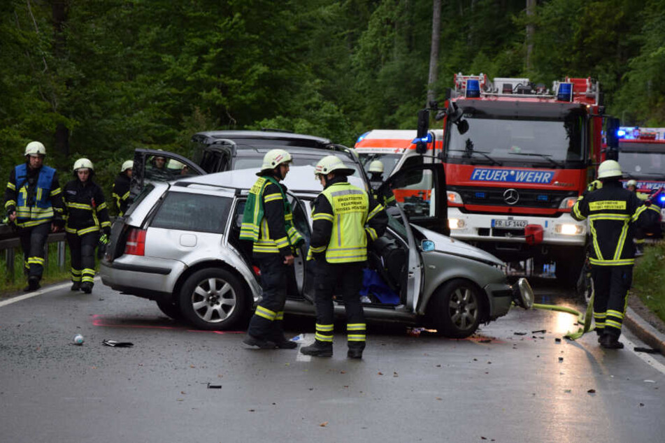 Die B317 war nach dem schweren Unfall zunächst gesperrt.