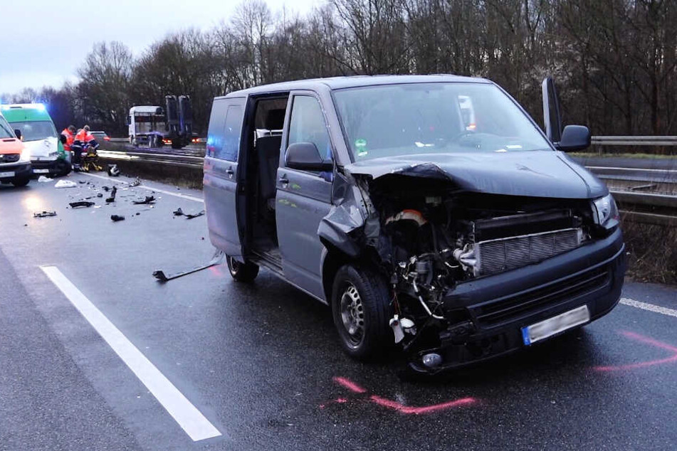 An diesem Wagen entstand durch den Aufprall schwerer Schaden.