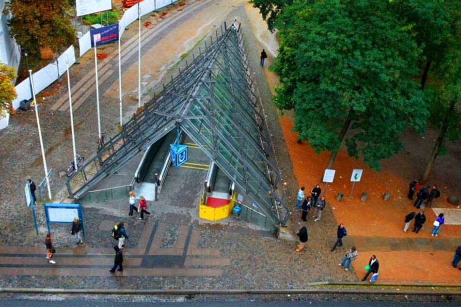 Architektonisch ist die "Tüte" in Bielefeld durchaus interessant. Aber sie lockt keine Architektur-Liebhaber an, sondern Alkoholiker, Junkies und Obdachlose.