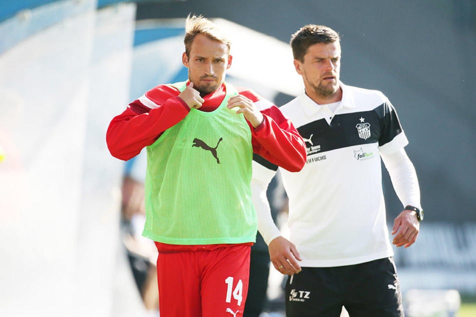 In Rostock ließ FSV-Coach Torsten Ziegner (r.) seinen Kapitän Toni Wachsmuth zunächst draußen. Gegen Osnabrück wird das nicht passieren.