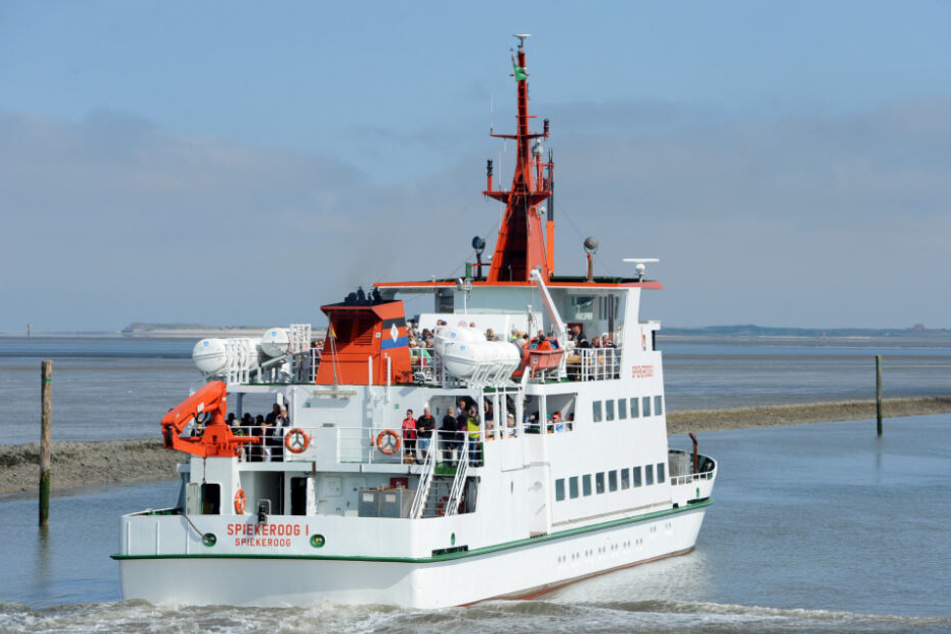 Die Fähre blieb kurz nach ihrer Abfahrt von der Nordsee-Insel Spiekeroog im Schlick stecken. (Symbolbild)
