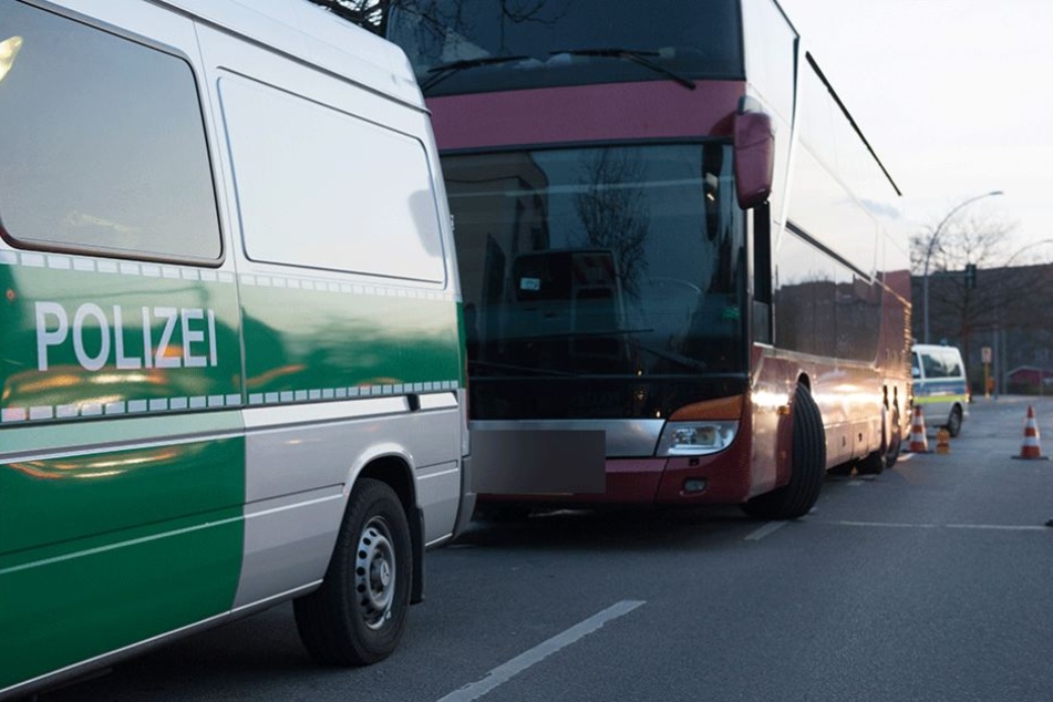 Der Reisebus war in einem so schlechten Zustand, dass er die Fahrt nicht fortsetzen durfte (Symbolbild).