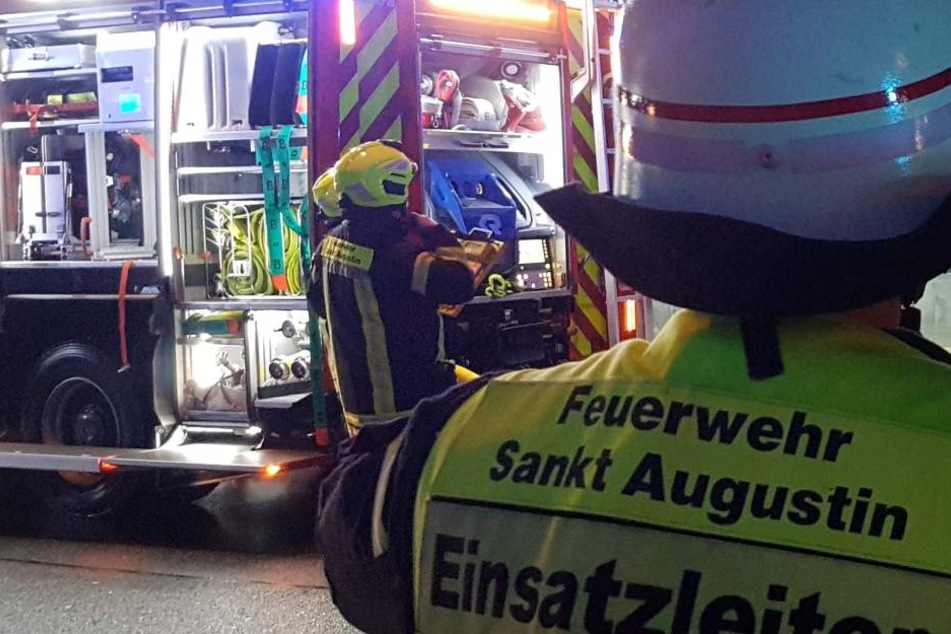 Insgesamt 120 Einsatzkräfte sind vor Ort in Buisdorf.