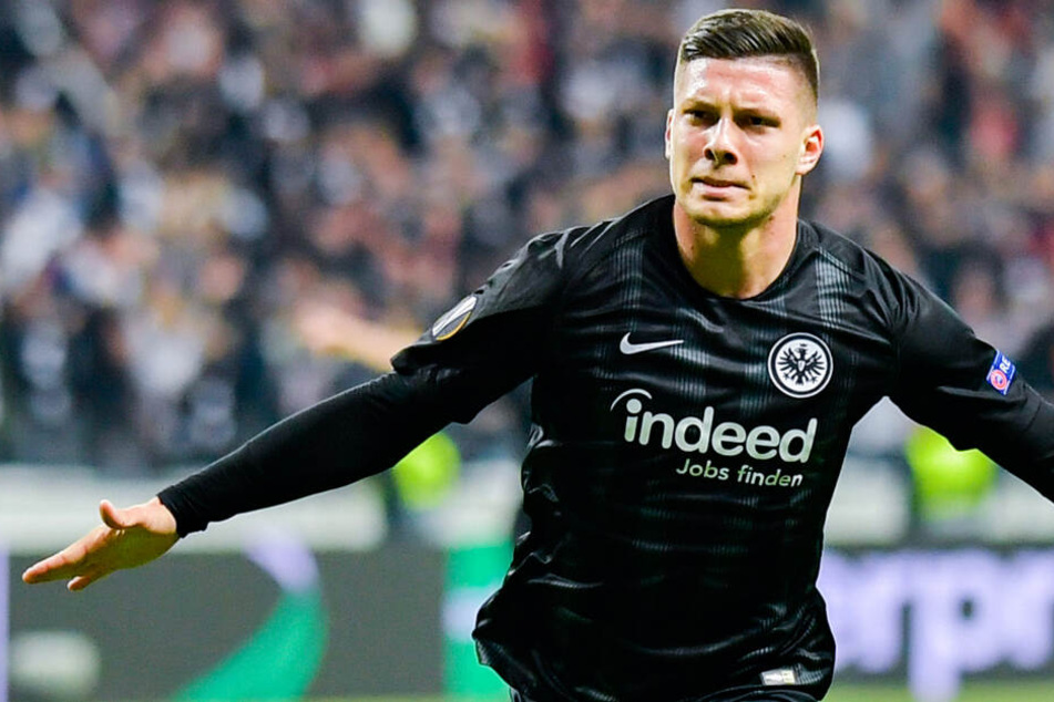 Luka Jovic von Eintracht Frankfurt jubelt am 2. Mai in der Frankfurter Commerzbank-Arena nach einem Tor.