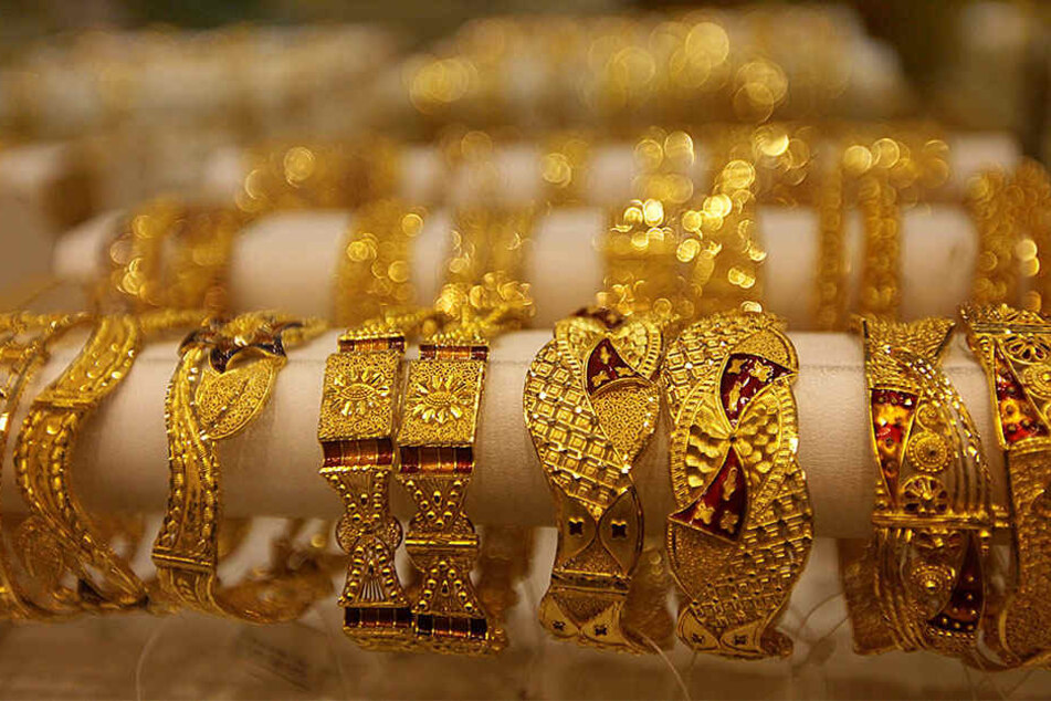 Der Dieb erbeutete kostbaren Schmuck im Wert von über 10.000 Euro. (Symbolbild)