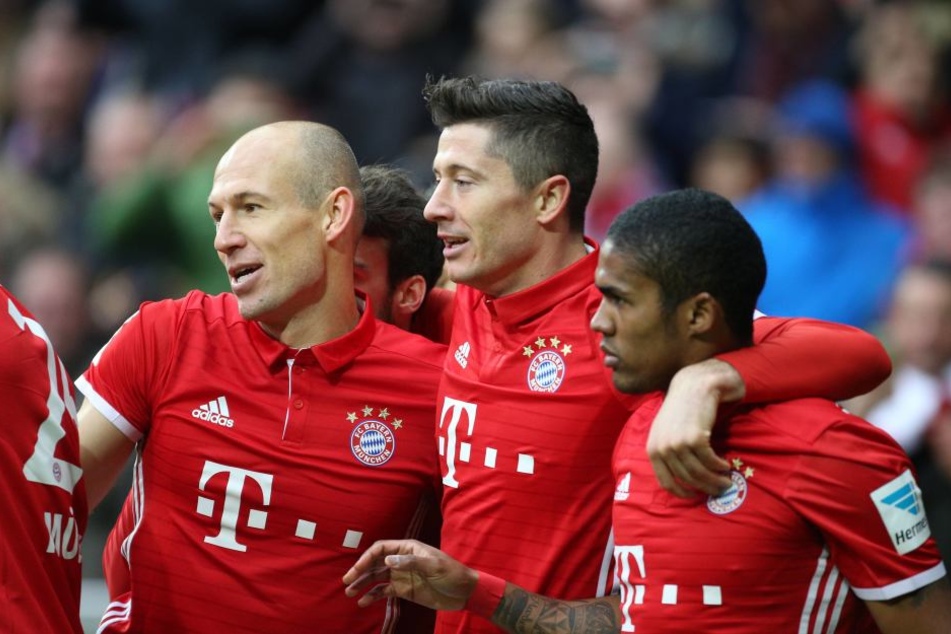 Freude bei den Spielern des FC Bayern München: Beim Spiel gegen den VfL Wolfsburg wäre ein vierter Wechsel in der Verlängerung möglich.