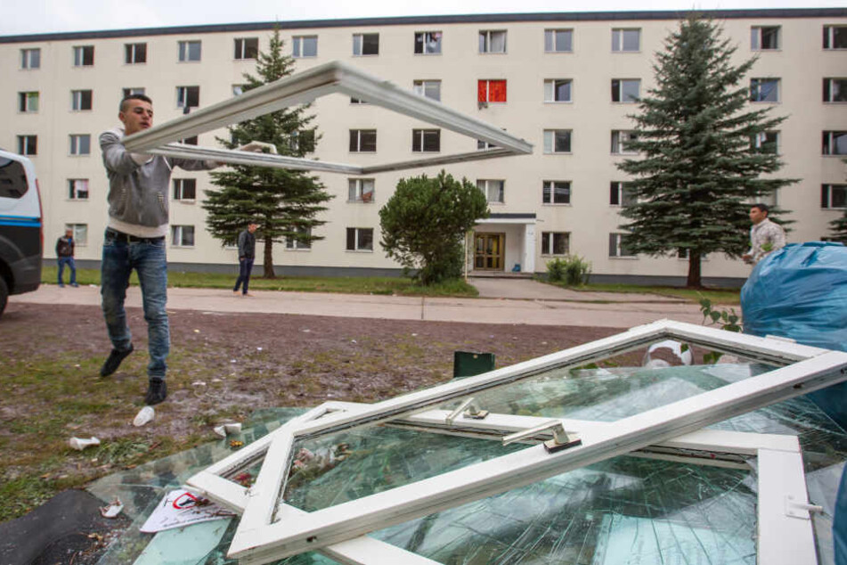 Bei dem Gewaltausbruch im Suhler Asylbewerberheim gingen im August 2015 auch einige Fenster zu Bruch.