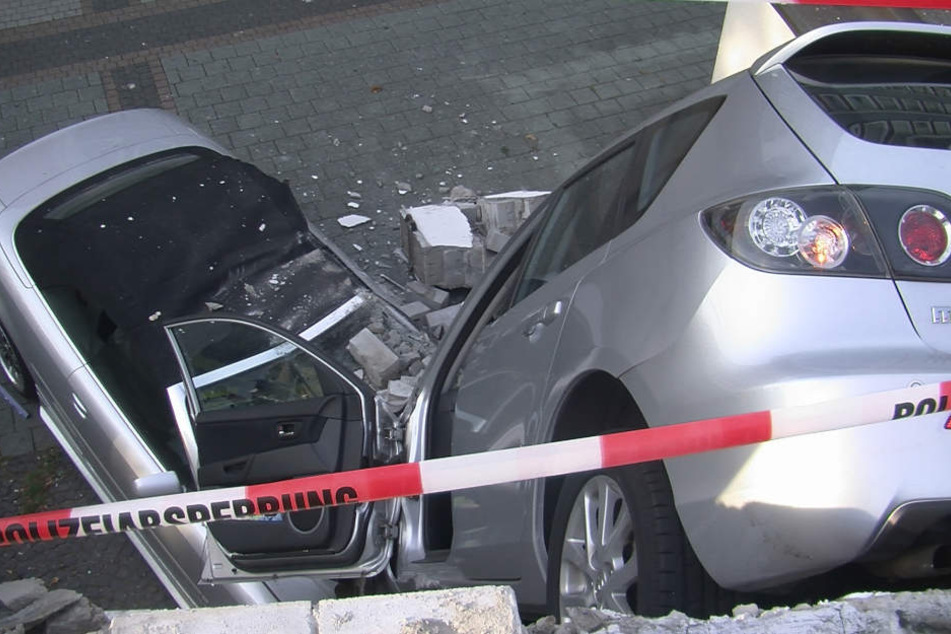 Auf wundersame Weise blieb die Fahrerin (80) unverletzt.