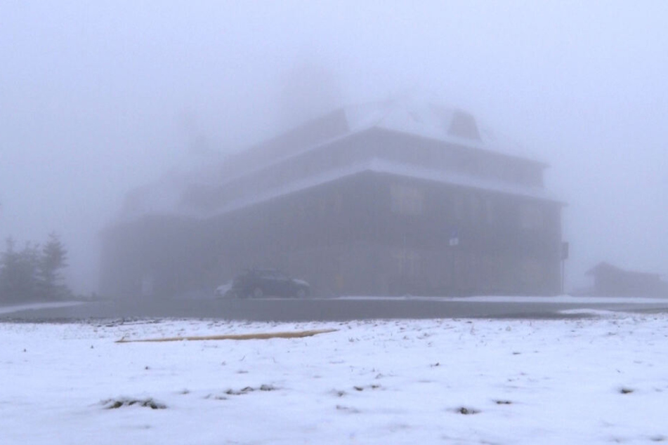 Auf dem Fichtelberg im Erzgebirge gab es nochmals Schnee!