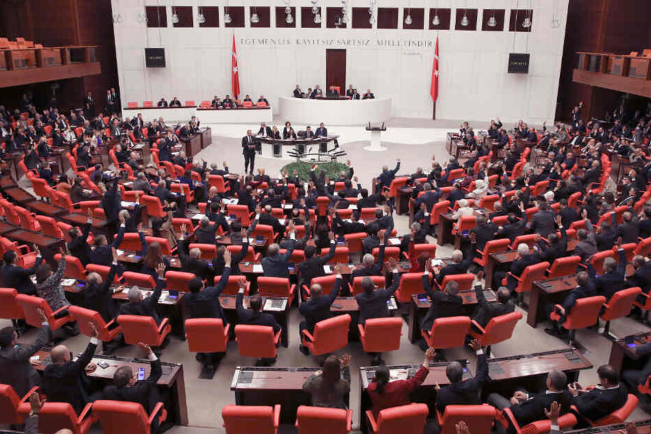 Das türkissche Parlament. Hier soll über den umstrittenenn Gesetzesentwurf berichtet werden.