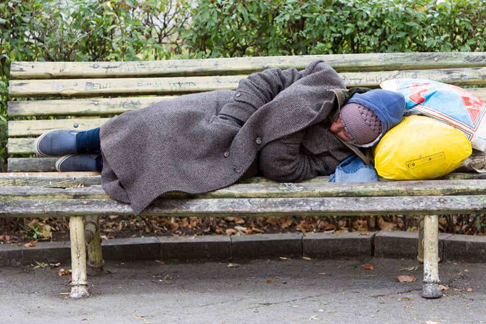 Derzeit schwebt der Obdachlose in Lebensgefahr. (Symbolbild)