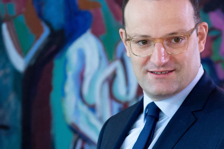Jens Spahn kommt zur Sitzung des Bundeskabinetts im Bundeskanzleramt in Berlin.