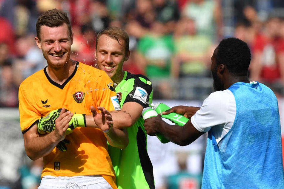 Florian Ballas war in Hannover nach seinem Traumtor ein gefeierter Mann.