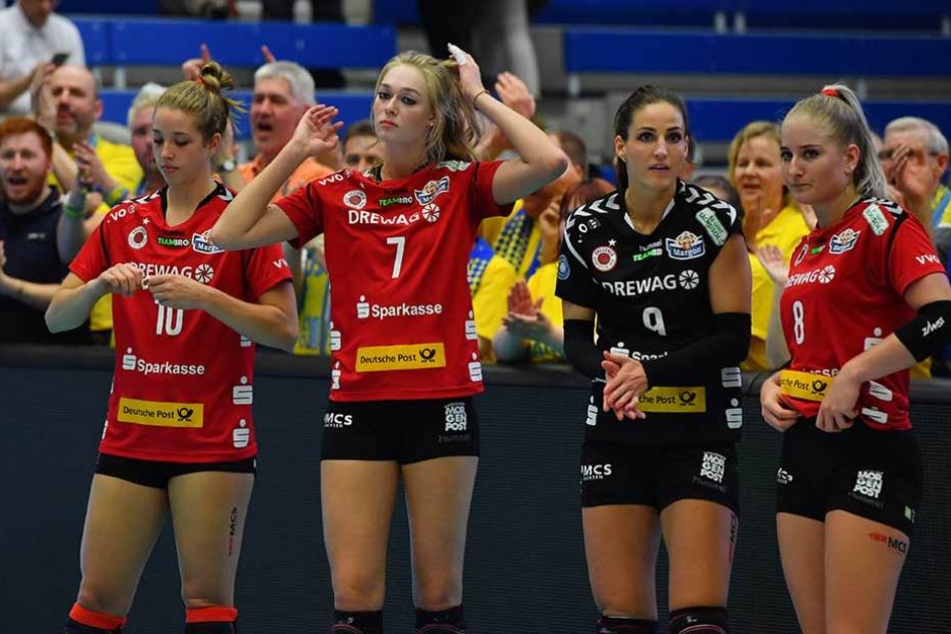 Lange Gesichter bei den Schmetterlingen Madison Bugg, Dominika Strumilo, Myrthe Schoot und Marrit Jasper (v.l.n.r.)