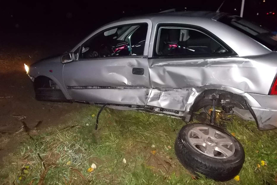 Der Opel Astra wurde bei dem Unfall schwer beschädigt.