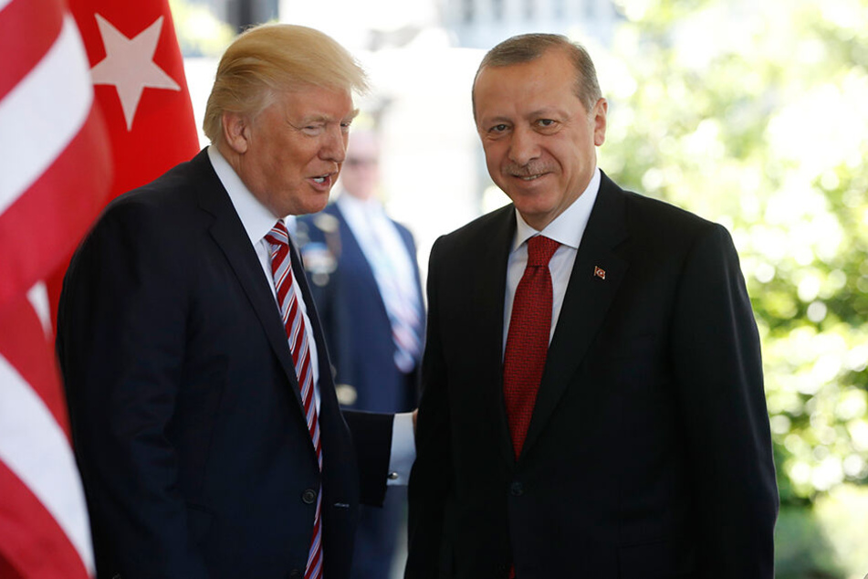 Donald Trump (73, l.) und Recep Tayyip Erdogan (65) bei einem Empfang in Washington (2017).