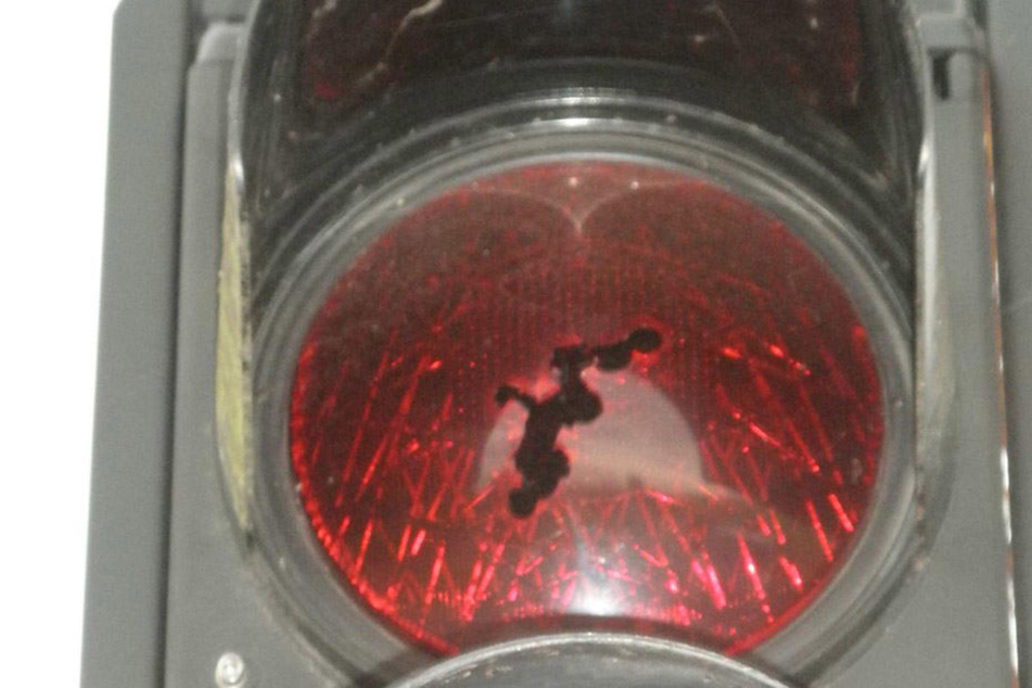 Auf diese Zwickauer Bahnübergang-Ampel wurde geschossen.