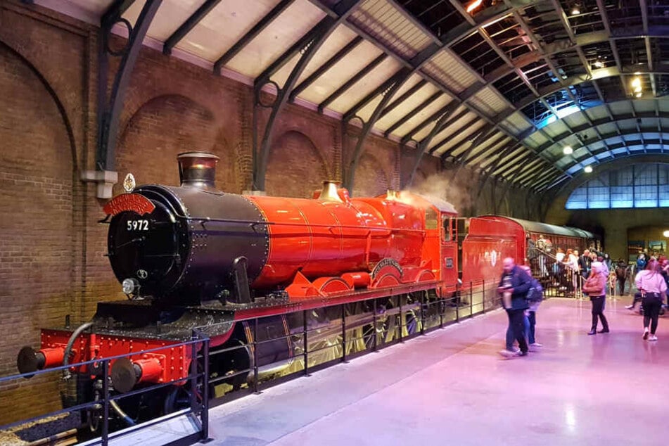 Der Hogwarts Express steht schon bereit.