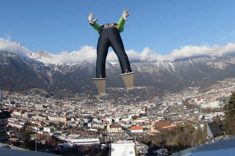 Die Vierschanzentournee begeistert jedes Jahr viele Wintersport-Fans. (Symbolbild)