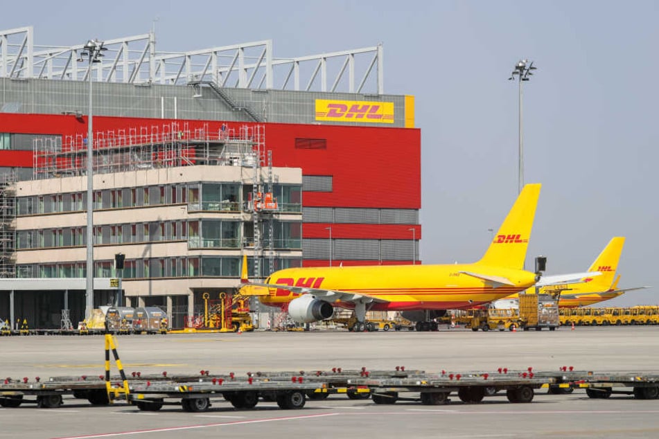Auf dem Flughafen Leipzig/Halle könnte ein Logistik-Zentrum der Rüstungskonzerne Rheinmetall und Sikorsky entstehen.