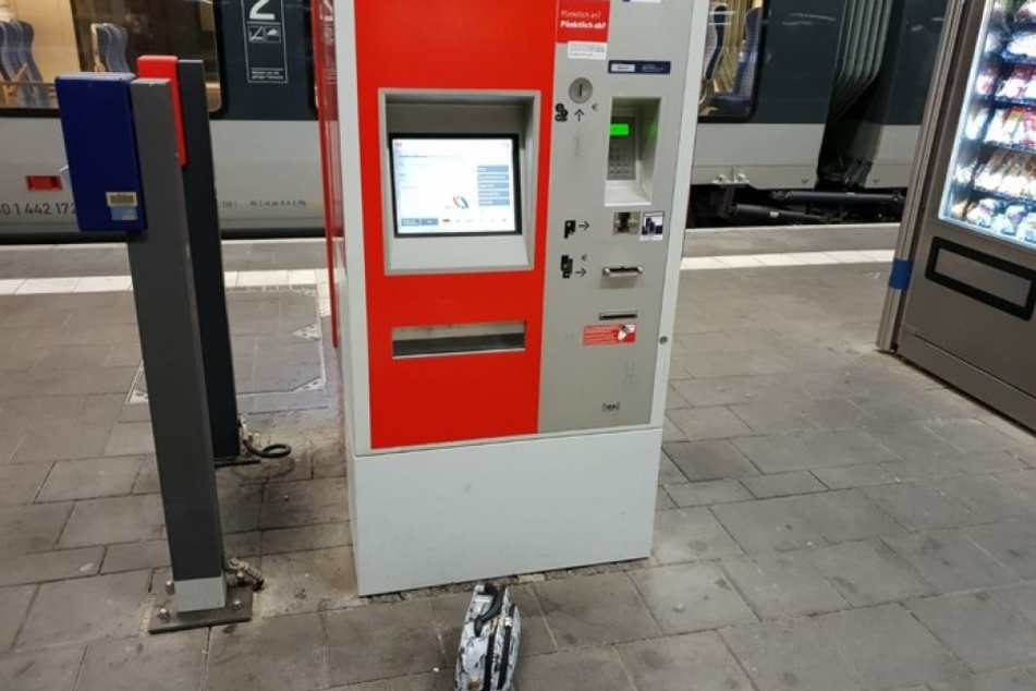 Ein kleines Beauty Case sorgte für einen großen Polizei-Einsatz am Hauptbahnhof Halle (Saale).
