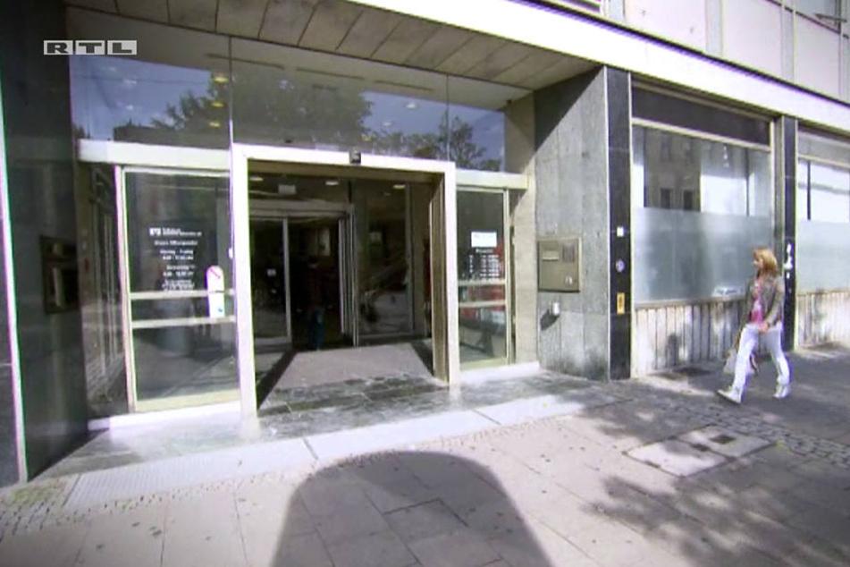 Im Einwohnermeldeamt versuchte die RTL-Reporterin ihr Glück.