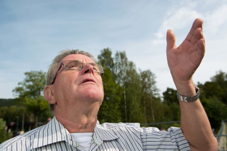 Hartmut Tanneberger (68) von der Bürgerinitiative hofft, dass die Studie beweist, woher der Gestank kommt.