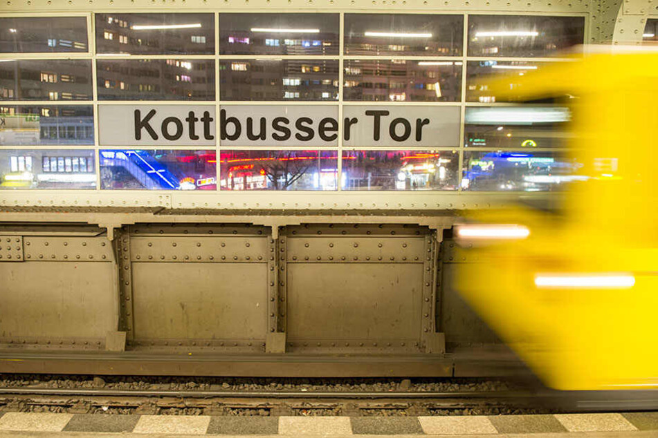 Am U-Bahnhof Kottbusser Tor soll eine 31-jährige Frau von einem U-Bahn-Fahrer rassistisch beleidigt worden sein. (Symbolbild)