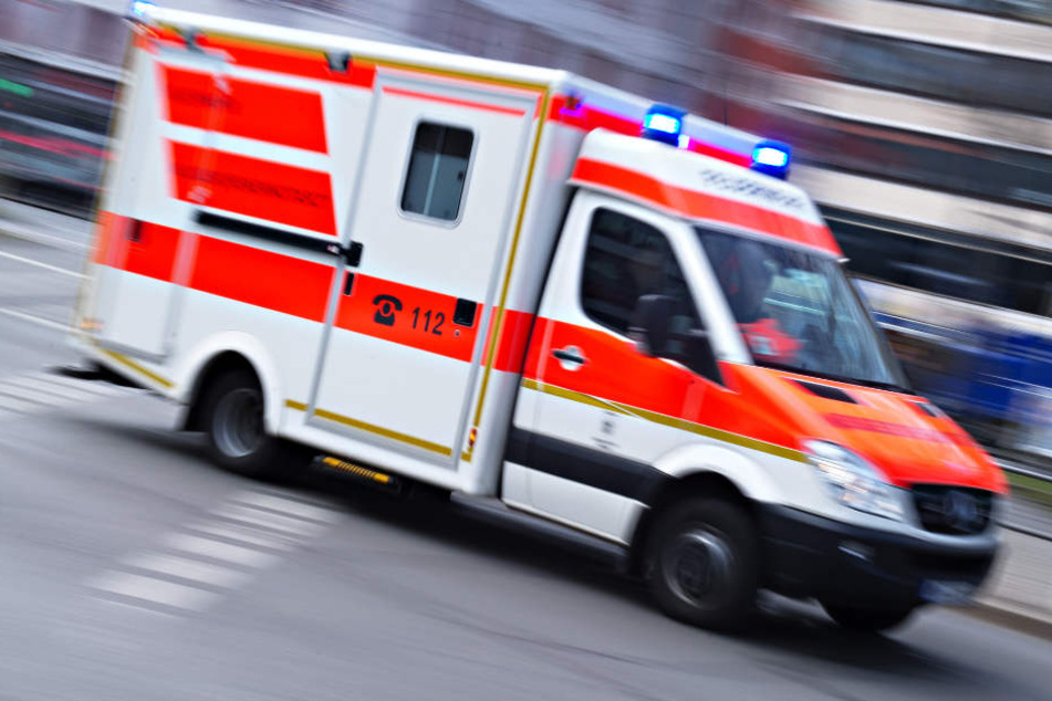 Für die junge Frau kam jede Hilfe zu spät, sie verstarb noch an der Unglücksstelle. (Symbolbild)
