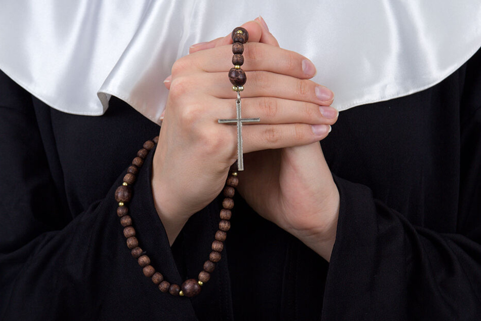 Möglicherweise vermisste die Nonne das Gefühl von Liebe und ließ sich deshalb von dem Heiratsschwindler umgarnen.