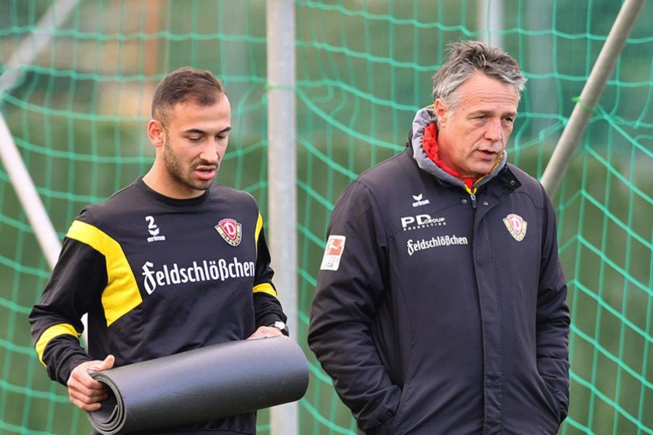 Akaki Gogia (l.) im Gespräch mit Trainer Uwe Neuhaus.