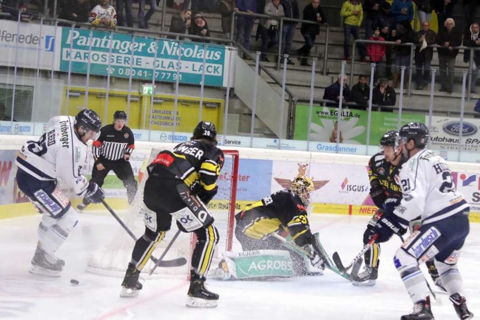 Die Eislöwen verloren gegen die Tölzer Löwen.