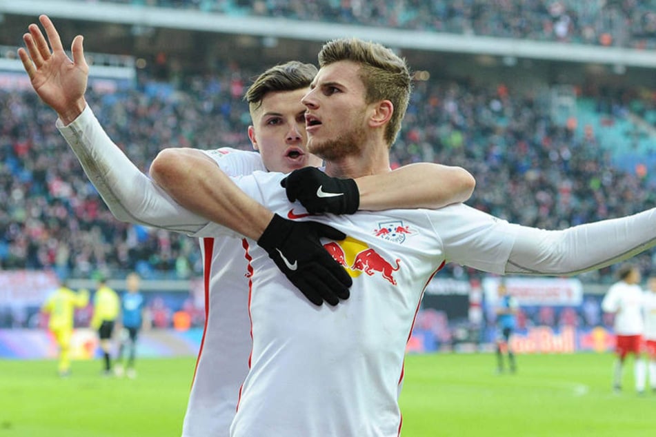 Torschütze Timo Werner lässt sich für seinen Treffer feiern.