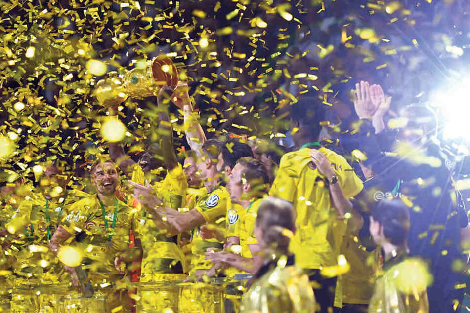 Borussia Dortmund feierte im
Mai den Pokalsieg, ist somit
Titelverteidiger.