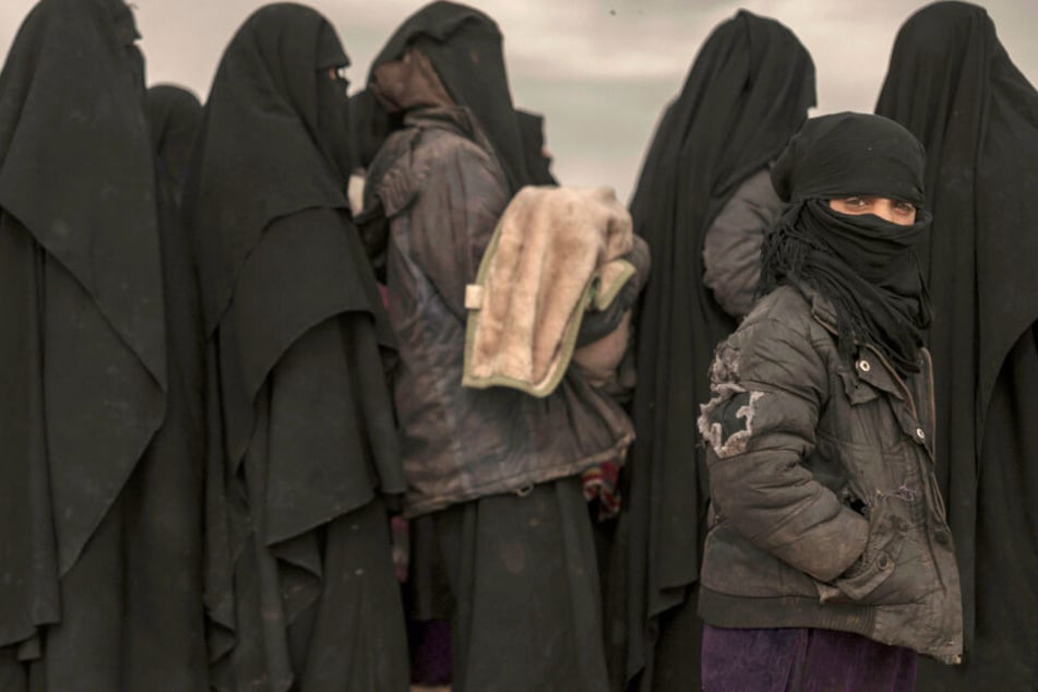 Rückkehrerinnen aus dem IS-Gebiet und ihre Kinder beschäftigen immer wieder die Sicherheitsbehörden in Deutschland (Symbolbild).