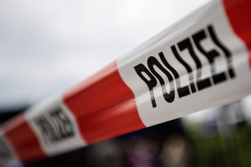 In Bayern wurde eine 22-Jährige getötet. Der tatverdächtige Partner ist auf der Flucht.