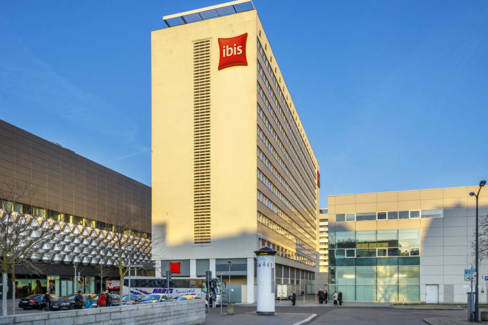 Das Ibis-„Lilienstein“ im Vordergrund schließt, die beiden anderen Häuser
bleiben geöffnet.