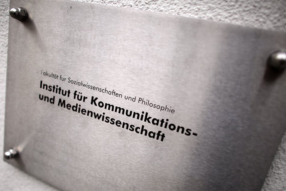 Journalistik-Professor Machill beklagt sich darüber, dass Universität und Fakultät seinen Bereich kaputtgespart hätten.