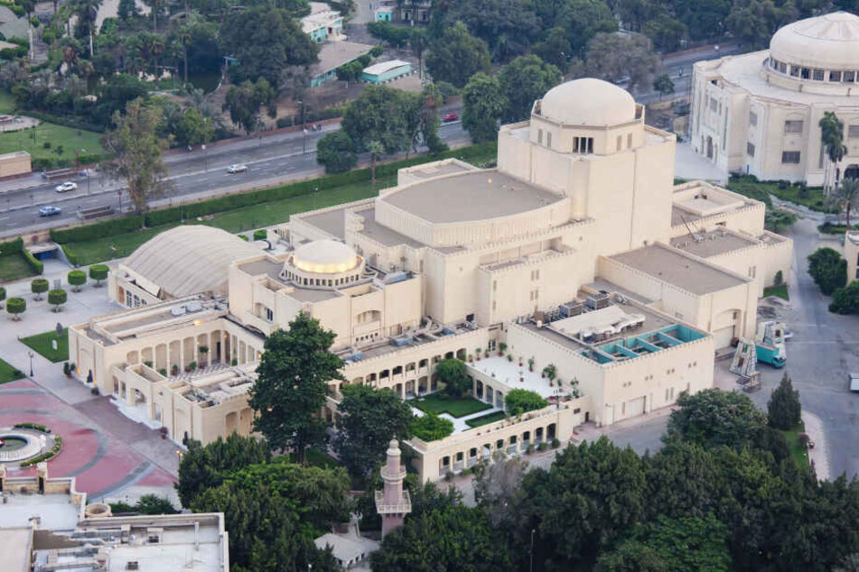 Das Opernhaus Kairo wurde 1985 als Geschenk von Japan an den ägyptischen Präsidenten Husni Mubarak gebaut.