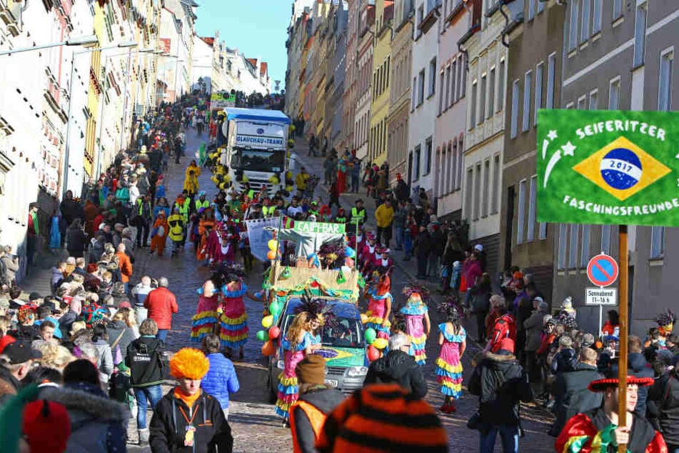 Tolles Wetter, gute Stimmung und Konfettiregen. Meerane feierte am Sonnabend die 24. Auflage seines Straßenfaschings.