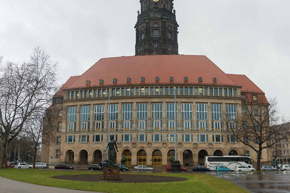 Die Goldene Pforte am Rathaus ist saniert, einige Teile des Gebäudes benötigen aber noch eine Umgestaltung.