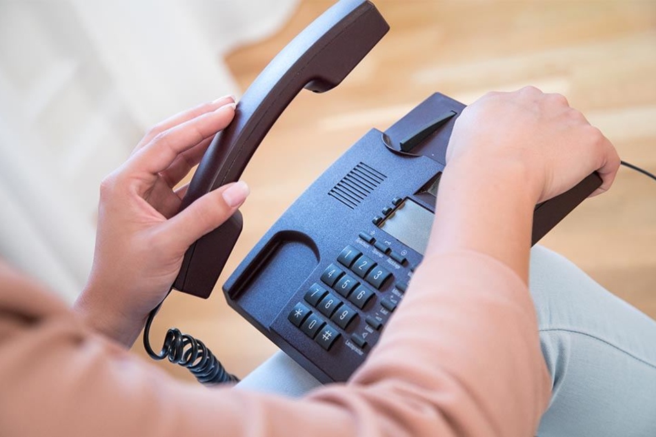 Manche Handwerksbetriebe geben in Werbeanzeigen Telefonnummern mit lokaler Ortsvorwahl an, obwohl sie gar nicht in der Umgebung sitzen.