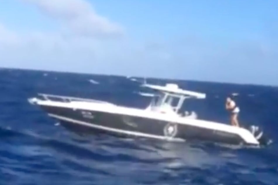 Das Speedboat Donzi am Panama Kanal auf dem Weg nach Hause.