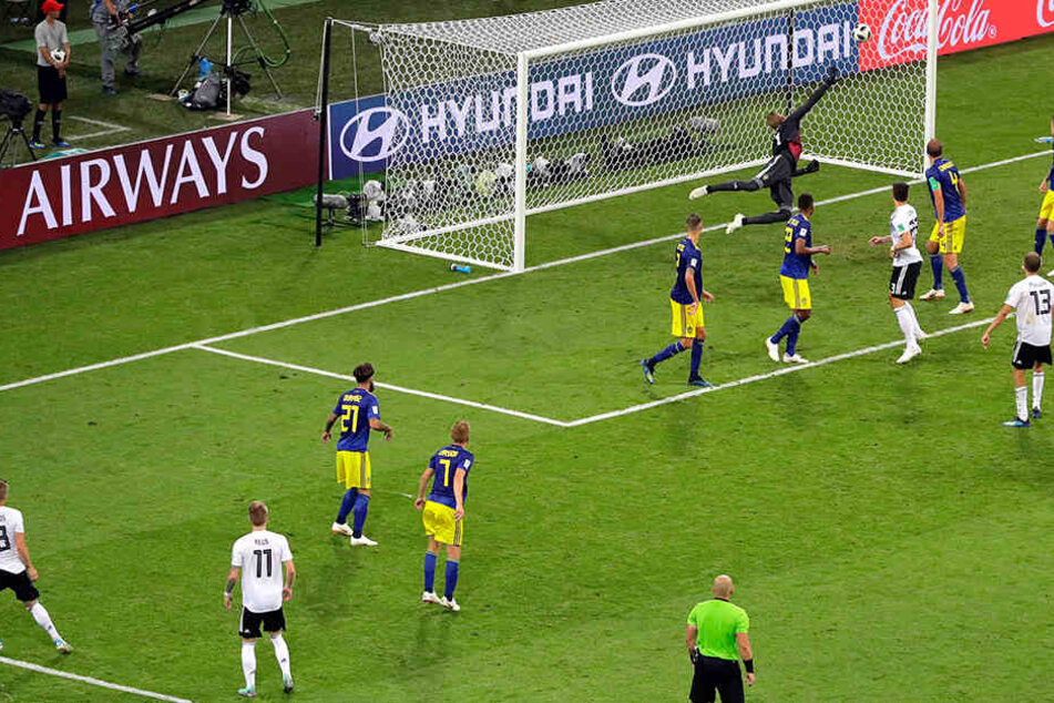 Außerdem kämpfen Deutschland und Schweden nach dem späten Siegtreffer der DFB-Elf noch um das Weiterkommen.