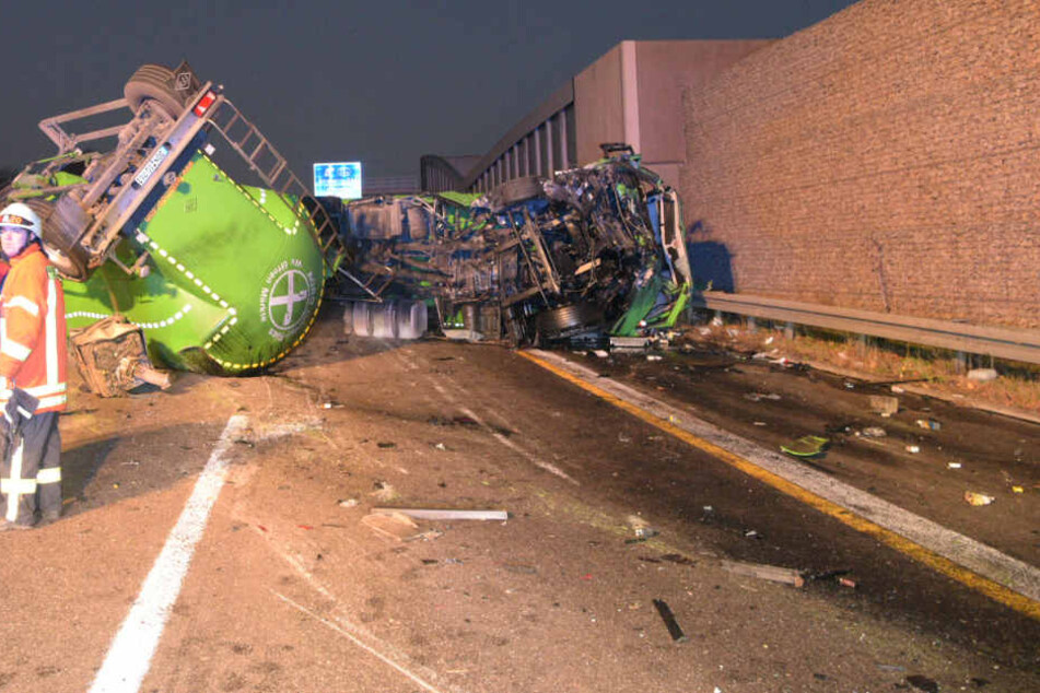 Der LKW-Fahrer wurde nur leicht verletzt, sorgte aber für Verkehrs-Chaos.