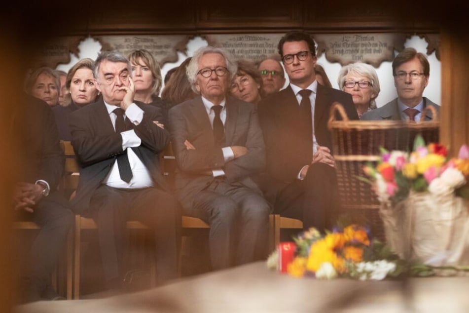 Herbert Reul (CDU, l-r), Stephan Holthoff-Pförtner und Hendrik Wüst nehmen Teil an einem kumenischen Gottesdienst zum Gedenken an die Opfer der Amokfahrt.
