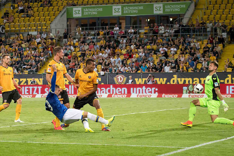 Patrick Wiegers beim Spiel gegen den FC Everton.